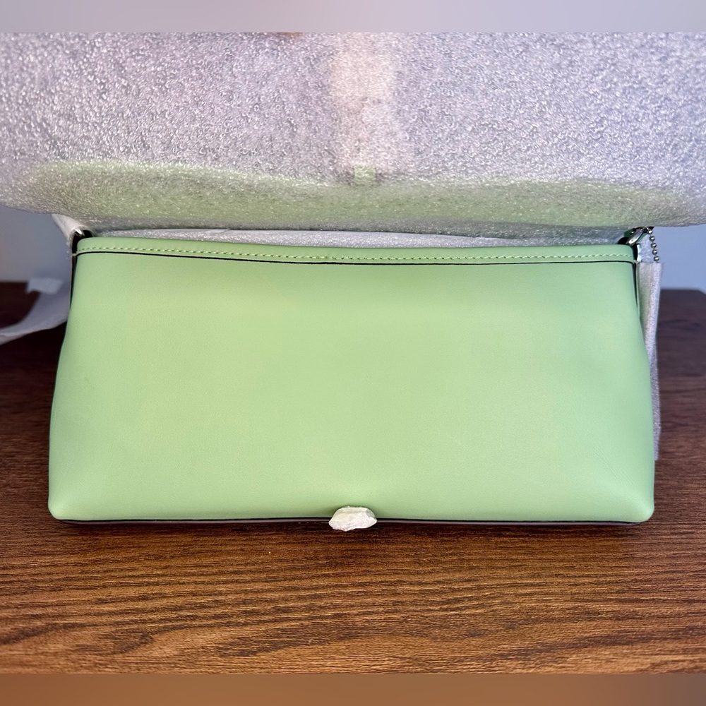 New Coach Hamptons Shoulder Bag in Pale Pistachio - Picture 6 of 12